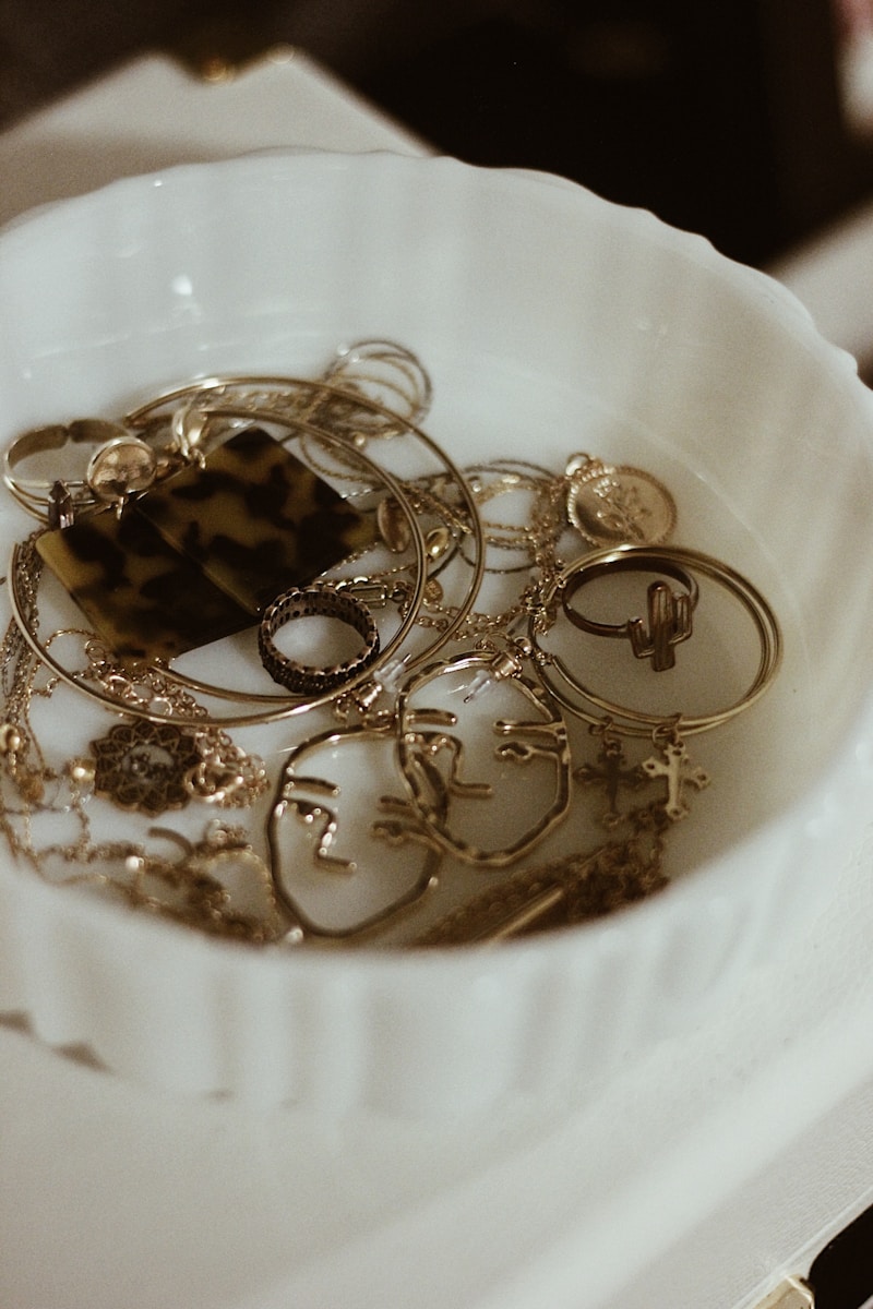 io moon pearl needle thread earring